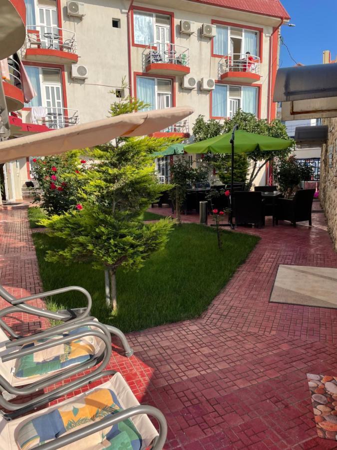 Julia Hotel